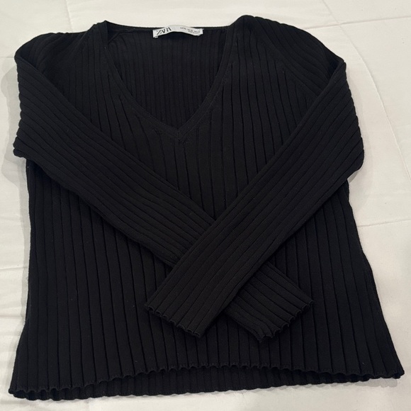 Zara Black V-Neck Ribbed Sweater - Picture 2 of 4
